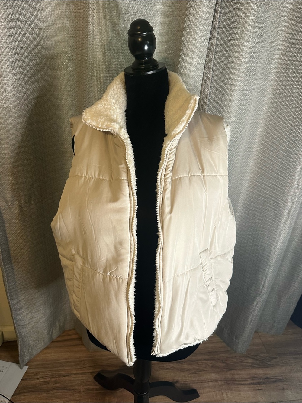 No Boundaries Reversible Sherpa & Puffer Vest in Cream - Picture 3 of 6